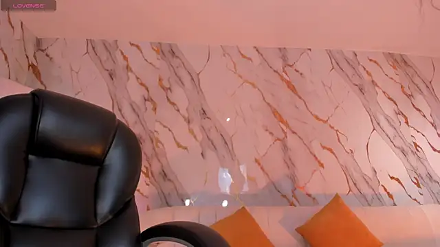 Snapshot of SophieHouston_ chatting on May 2026 04:10:02 AM SophieHouston online show from May 2026 04:10:02 AM