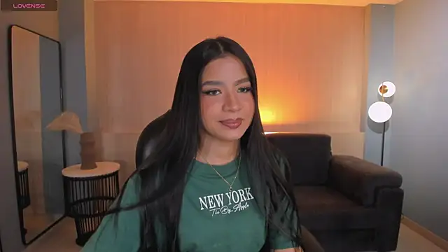 Snapshot of SophieHouston_ chatting on June 2026 02:35:02 AM SophieHouston online show from June 2026 02:35:02 AM