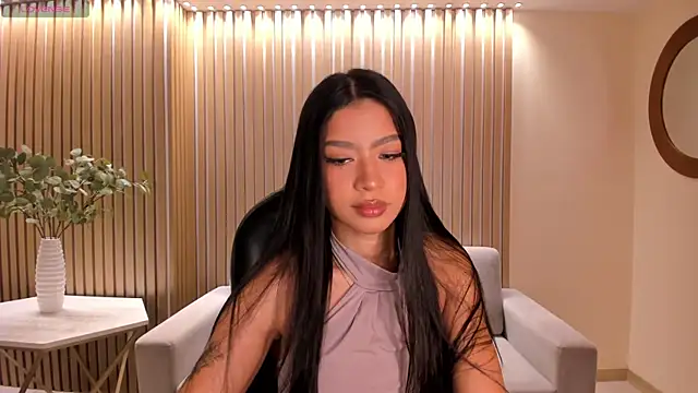 Snapshot of SophieHouston_ chatting on June 2026 02:44:02 AM SophieHouston online show from June 2026 02:44:02 AM