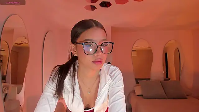 Snapshot of SophieHouston_ chatting on July 2026 02:24:01 AM SophieHouston online show from July 2026 02:24:01 AM