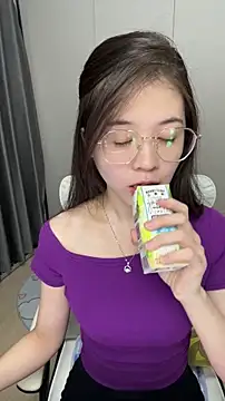 Qianqian-888 online show from November 2025 12:42:01 AM