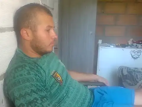 Snapshot of santiii___12 chatting on December 2025 04:56:01 PM santiii 12 online show from December 2025 04:56:01 PM