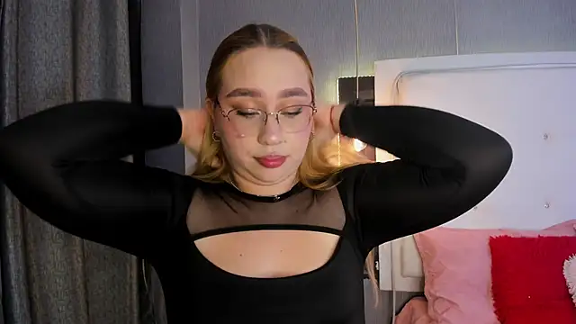 ximenanoah online show from September 2025 01:33:01 PM