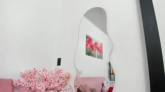 pinky f00x online show from June 2026 07:20:01 PM
