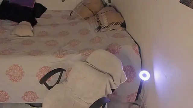 chloe kisses online show from March 2026 11:25:01 AM