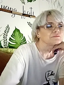 Snapshot of Catty_Lady chatting on February 2026 08:47:01 PM Catty Lady online show from February 2026 08:47:01 PM