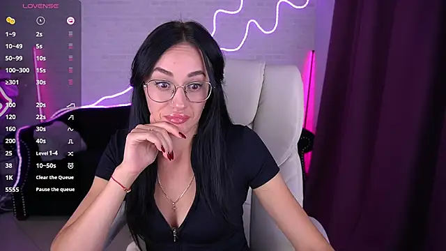 EviLune online show from September 2025 08:01:02 PM