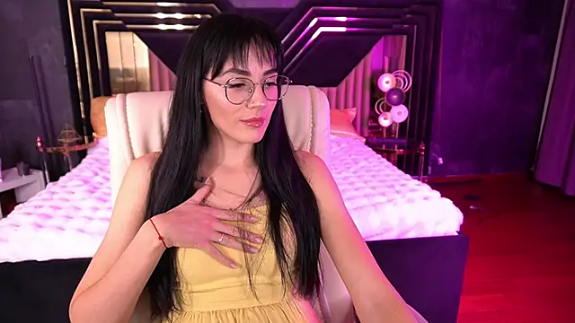 EviLune online show from November 2025 09:13:01 PM