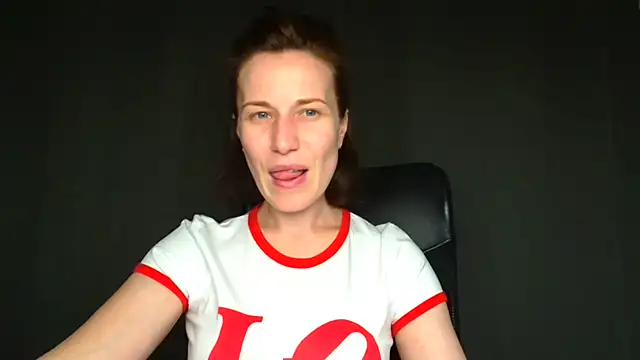 Kelly Kisss online show from June 2026 11:34:01 AM