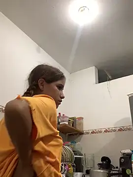 MiiluRosse online show from November 2025 01:37:01 AM