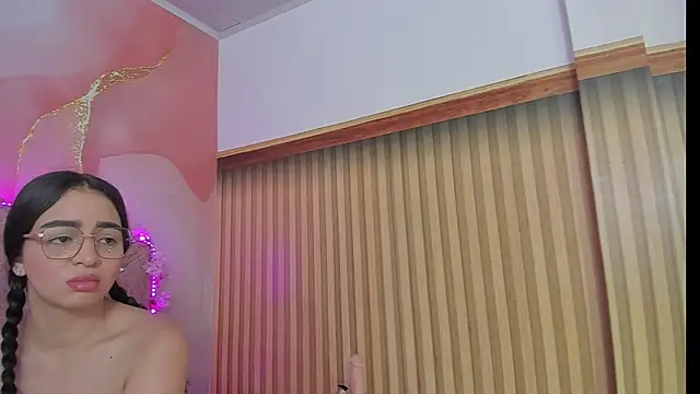 violet taylor  online show from November 2025 02:22:01 AM