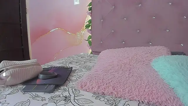 violet taylor  online show from April 2026 02:14:02 AM