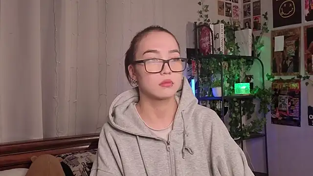 OdetteBiddy online show from December 2025 08:14:01 PM