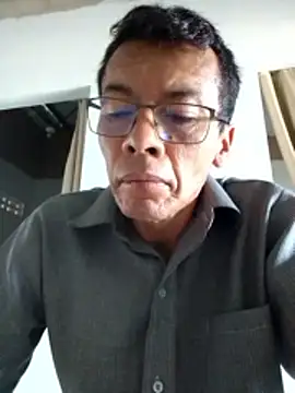 skinnylatino51 online show from April 2026 05:06:01 PM