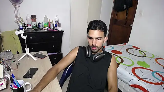 DiegoDesire20 online show from April 2026 11:28:01 PM