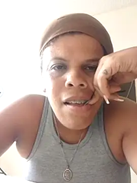 Snapshot of Esperanza_13 chatting on June 2026 08:20:02 PM Esperanza 13 online show from June 2026 08:20:02 PM