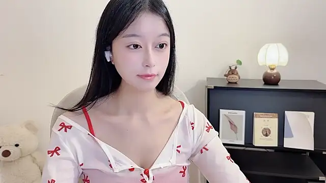 Onechestnut online show from October 2025 01:28:01 AM