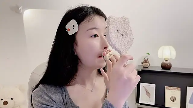 Onechestnut online show from November 2025 07:08:01 AM