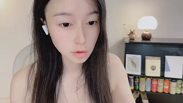 Snapshot of Onechestnut chatting on April 2026 06:16:01 AM Onechestnut online show from April 2026 06:16:01 AM
