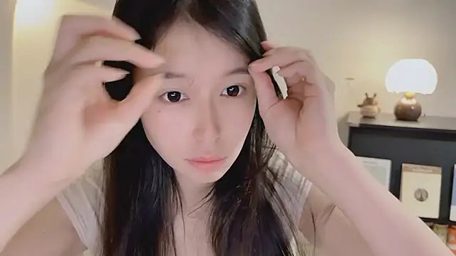 Snapshot of Onechestnut chatting on April 2026 06:06:01 AM Onechestnut online show from April 2026 06:06:01 AM