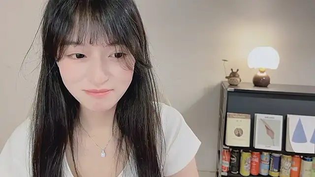 Snapshot of Onechestnut chatting on May 2026 01:10:02 PM Onechestnut online show from May 2026 01:10:02 PM