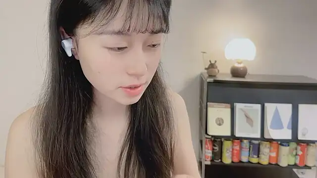 Snapshot of Onechestnut chatting on May 2026 03:48:01 AM Onechestnut online show from May 2026 03:48:01 AM