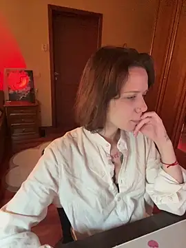 Snapshot of enchanting_chloe chatting on October 2025 04:17:01 PM enchanting chloe online show from October 2025 04:17:01 PM