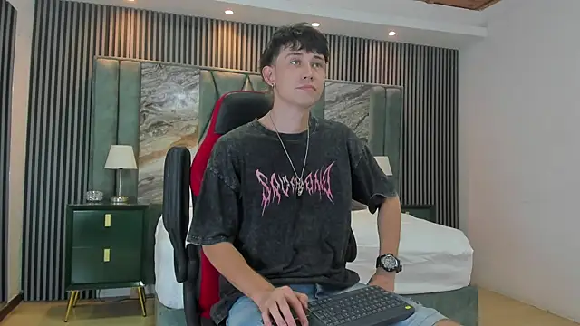 Michael blue online show from October 2025 08:18:01 PM