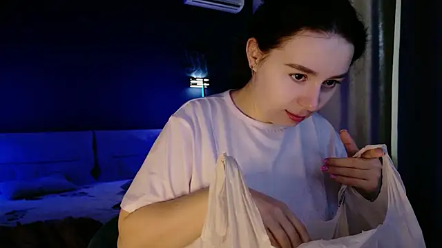 Snapshot of Di_na_Bell chatting on May 2026 05:37:01 AM Di na Bell online show from May 2026 05:37:01 AM