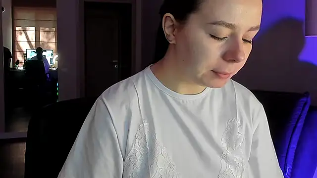 Snapshot of Di_na_Bell chatting on May 2026 05:46:02 AM Di na Bell online show from May 2026 05:46:02 AM