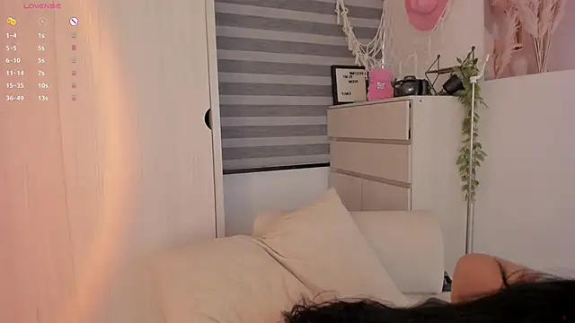 EmmyKenner online show from September 2025 11:02:02 AM