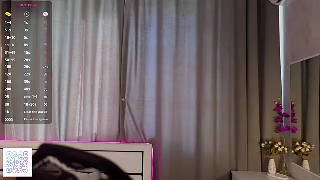 VeronaHascall online show from October 2025 04:19:02 AM