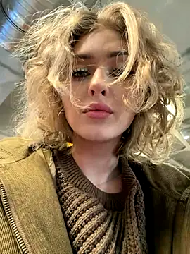 Snapshot of KellyKeler chatting on October 2025 12:29:01 PM KellyKeler online show from October 2025 12:29:01 PM