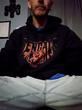 Snapshot of Sampzon chatting on October 2025 01:49:01 AM Sampzon online show from October 2025 01:49:01 AM