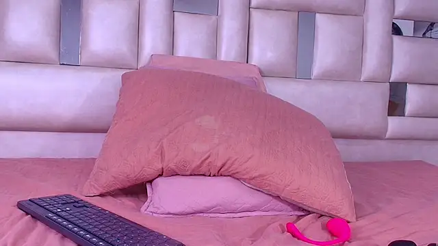 emmacurvy online show from September 2025 03:06:02 AM