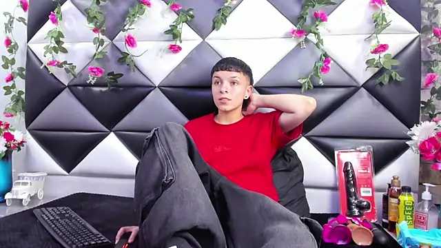 Snapshot of Megan_Thompson_ chatting on September 2025 02:15:02 AM Megan Thompson  online show from September 2025 02:15:02 AM