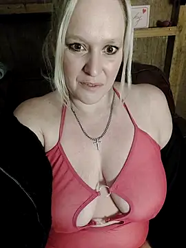 Bouncy-Bella28X online show from November 2025 10:32:02 PM