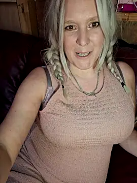 Bouncy-Bella28X online show from November 2025 01:28:01 PM