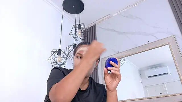 Snapshot of keyla_mejia chatting on June 2026 12:00:01 PM keyla mejia online show from June 2026 12:00:01 PM
