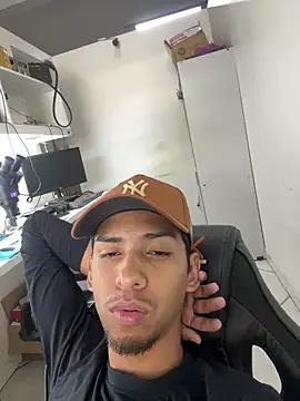 Snapshot of Oqui chatting on March 2026 05:49:01 PM Oqui online show from March 2026 05:49:01 PM