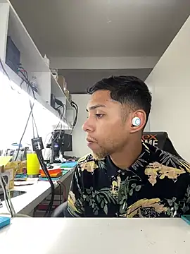 Snapshot of Oqui chatting on April 2026 08:17:01 PM Oqui online show from April 2026 08:17:01 PM