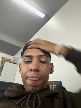 Snapshot of Oqui chatting on April 2026 08:10:02 PM Oqui online show from April 2026 08:10:02 PM