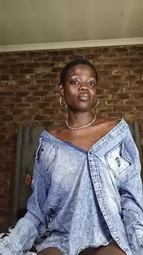 Snapshot of Ebony-Mistique chatting on February 2026 07:32:02 PM Ebony-Mistique online show from February 2026 07:32:02 PM