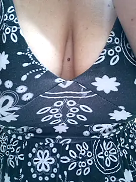 Snapshot of SweettyNaugthy chatting on November 2025 07:33:02 AM SweettyNaugthy online show from November 2025 07:33:02 AM