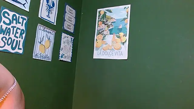 Roxiehood online show from December 2025 01:55:01 AM