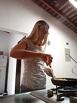 Mariam Arango online show from October 2025 03:16:01 PM