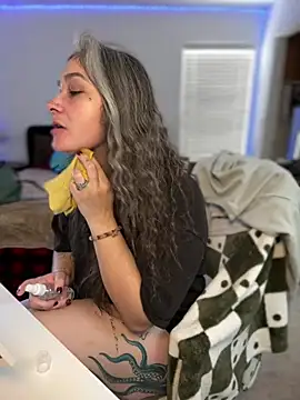 Alix Valentine online show from April 2026 05:43:02 PM