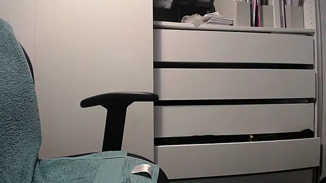 Colbaker6969 online show from December 2025 01:18:01 PM