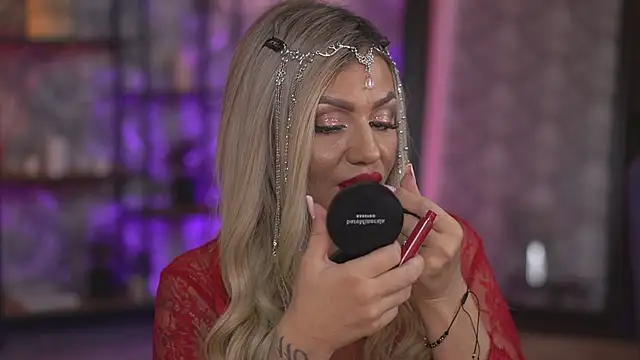 AlmaVelia online show from September 2025 07:02:02 PM