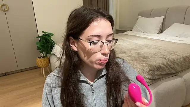 Snapshot of Kelly_Berry__ chatting on September 2025 08:30:01 AM Kelly Berry   online show from September 2025 08:30:01 AM